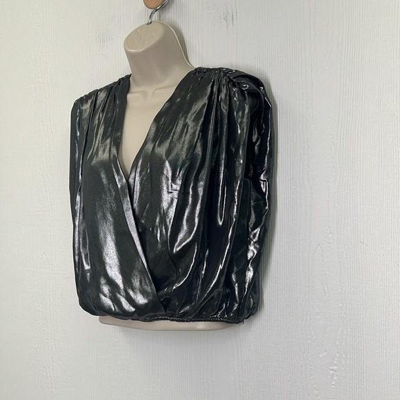 Express - NWT Metallic Silver Surplice Crossover Sleeveless Blouse Size Small - Picture 4 of 9